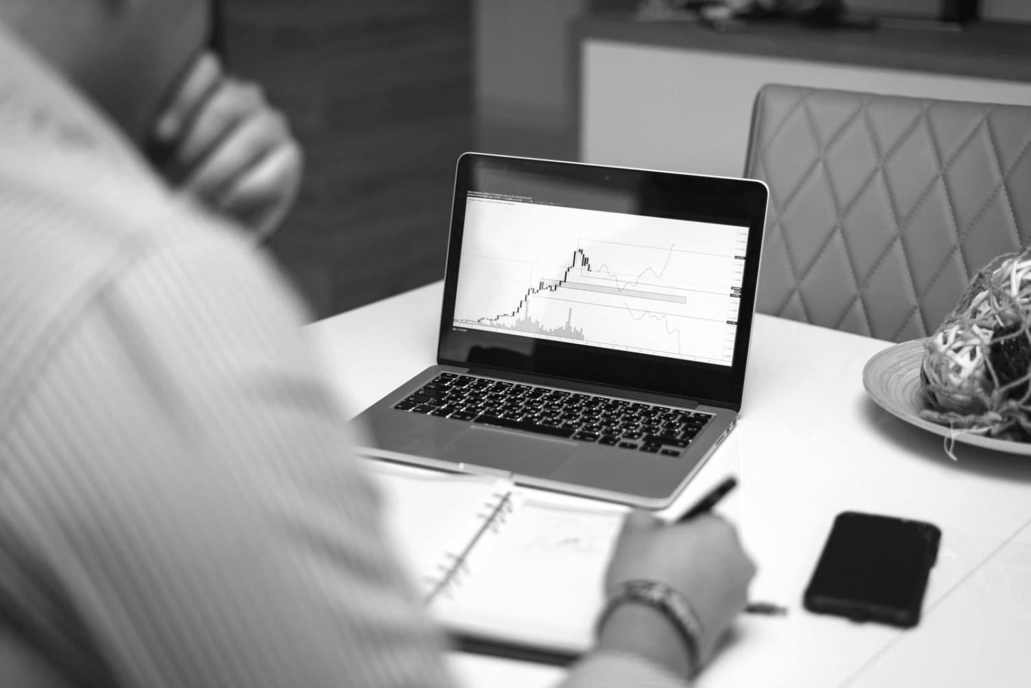 SEO keyword research session in an online learning module