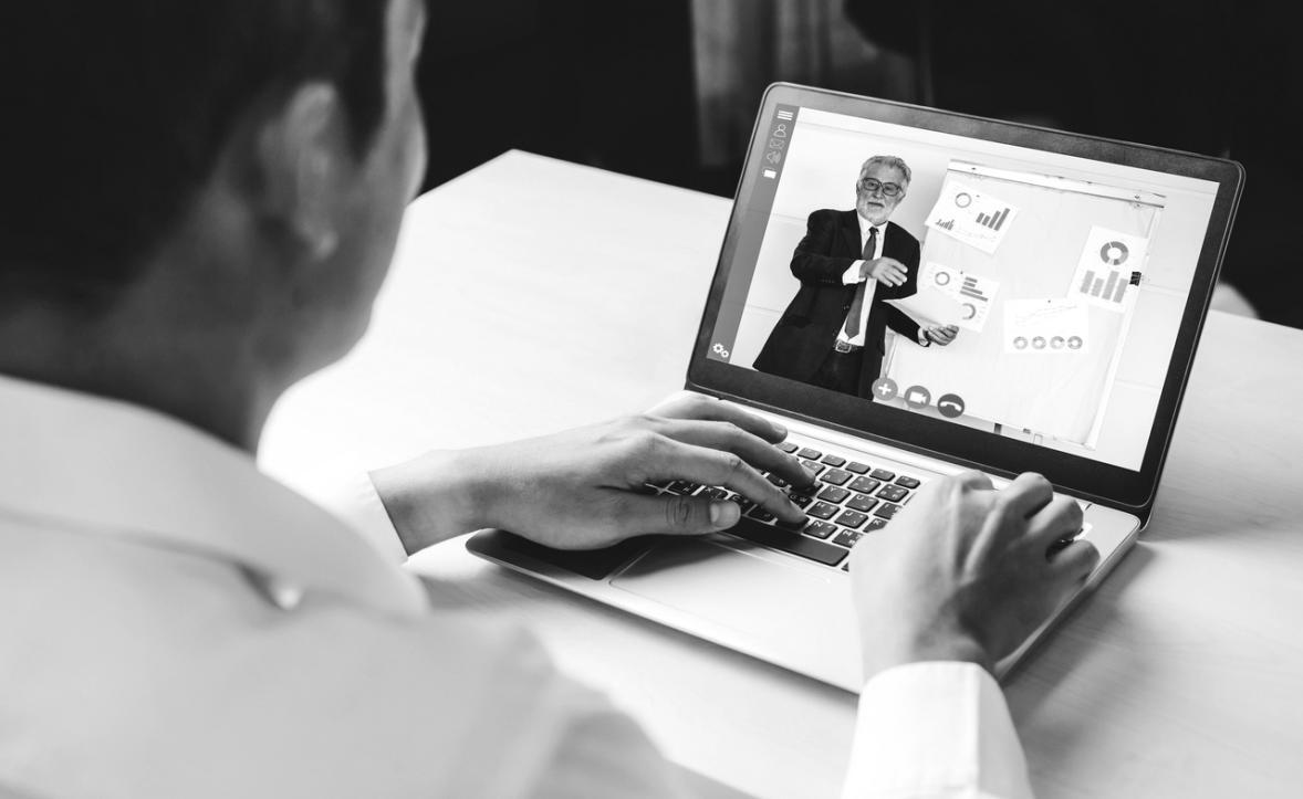 Norixalivo course team collaborating on SEO curriculum content